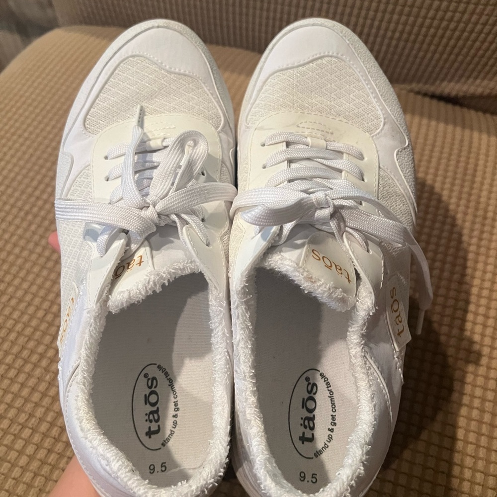 Taos Footwear Women's Lace-Up White Sneakers